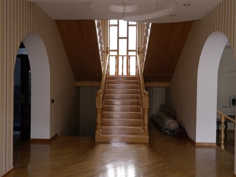 8 otaqlı həyət evi/bağ evi - Həzi Aslanov q. - 311 m²