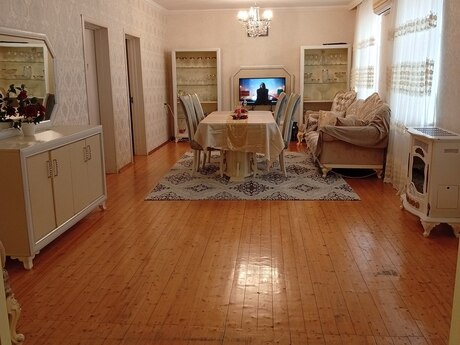 6 otaqlı həyət evi/bağ evi - Yeni Suraxanı q. - 270 m²