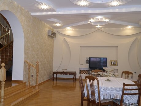 8 otaqlı həyət evi/bağ evi - Həzi Aslanov q. - 311 m²