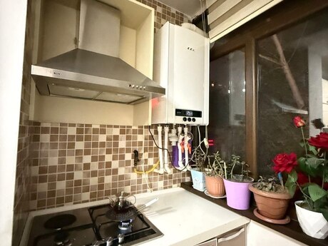3 otaqlı köhnə tikili - Azadlıq Prospekti m. - 90 m²