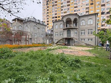 6 otaqlı həyət evi/bağ evi - Xətai r. - 388 m²