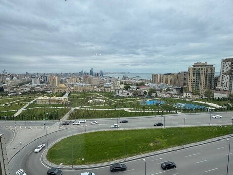 3 otaqlı köhnə tikili - Elmlər Akademiyası m. - 90 m²