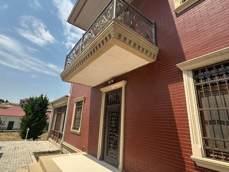 5 otaqlı həyət evi/bağ evi - Novxanı q. - 250 m²