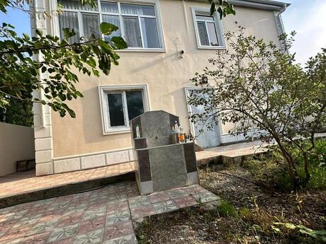 5 otaqlı həyət evi/bağ evi - Novxanı q. - 200 m²