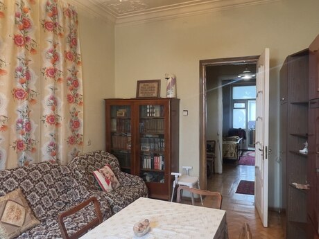 3 otaqlı köhnə tikili - Sahil m. - 68 m²