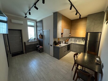 3 otaqlı köhnə tikili - Nizami m. - 98 m²