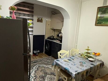 3 otaqlı köhnə tikili - İnşaatçılar m. - 80 m²