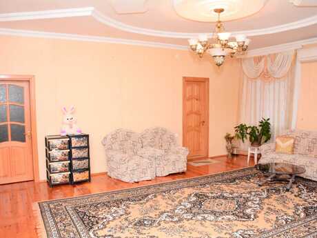 6 otaqlı həyət evi/bağ evi - Qaraçuxur q. - 200 m²