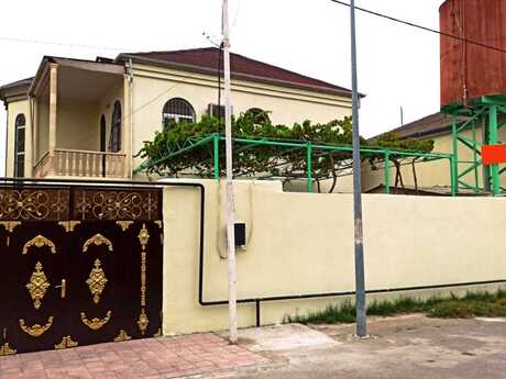 6 otaqlı həyət evi/bağ evi - Qaraçuxur q. - 200 m²