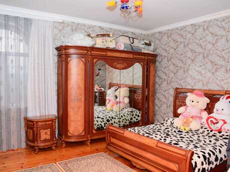 6 otaqlı həyət evi/bağ evi - Qaraçuxur q. - 200 m²