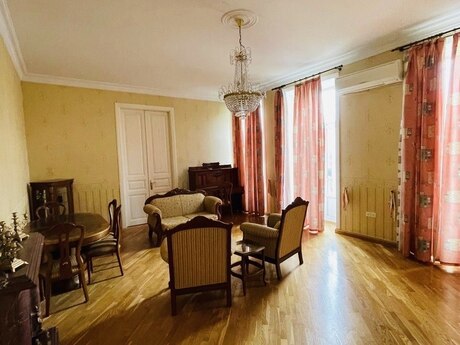 4 otaqlı köhnə tikili - 28 May m. - 143 m²