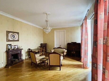 4 otaqlı köhnə tikili - 28 May m. - 143 m²
