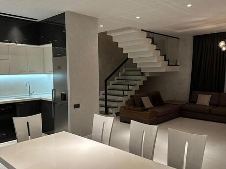 4 otaqlı həyət evi/bağ evi - Pirşağı q. - 200 m²