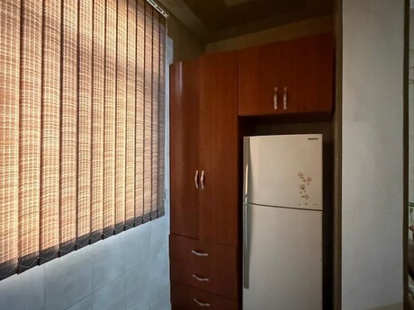 1 otaqlı köhnə tikili - 8 Noyabr m. - 50 m²