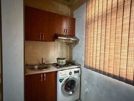 1 otaqlı köhnə tikili - 8 Noyabr m. - 50 m²