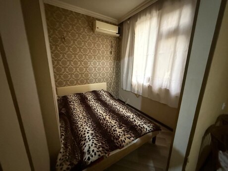 1 otaqlı köhnə tikili - 8 Noyabr m. - 50 m²