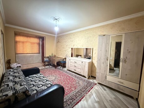 1 otaqlı köhnə tikili - 8 Noyabr m. - 50 m²