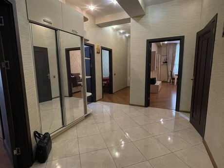 4 otaqlı yeni tikili - 8 Noyabr m. - 130 m²