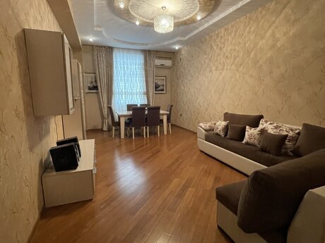 4 otaqlı yeni tikili - 8 Noyabr m. - 130 m²