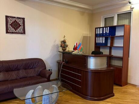 4-комн. офис - м. Элмляр Академиясы - 165 м²