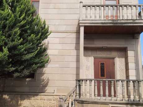7 otaqlı həyət evi/bağ evi - Badamdar q. - 375 m²