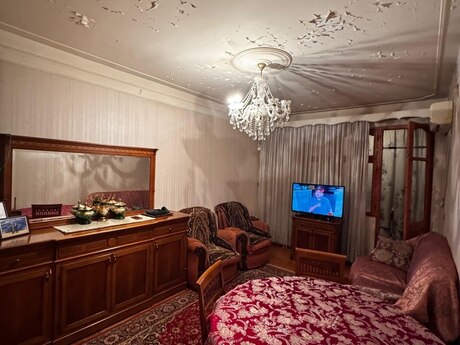 3 otaqlı köhnə tikili - Azadlıq Prospekti m. - 75 m²