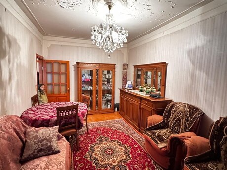 3 otaqlı köhnə tikili - Azadlıq Prospekti m. - 75 m²