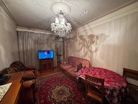 3 otaqlı köhnə tikili - Azadlıq Prospekti m. - 75 m²