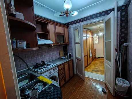 3 otaqlı köhnə tikili - Elmlər Akademiyası m. - 84 m²