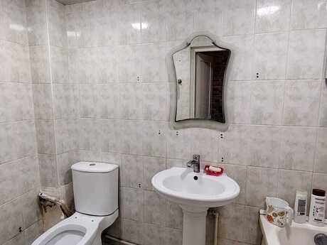 3 otaqlı köhnə tikili - Elmlər Akademiyası m. - 84 m²