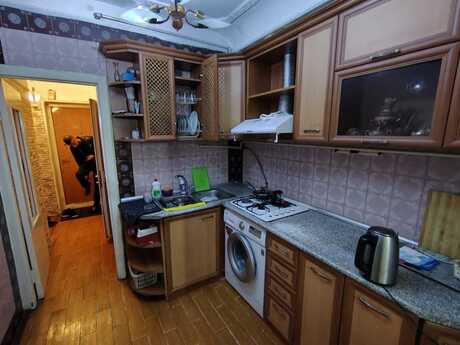 3 otaqlı köhnə tikili - Elmlər Akademiyası m. - 84 m²