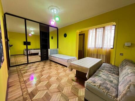 2 otaqlı köhnə tikili - Gənclik m. - 55 m²