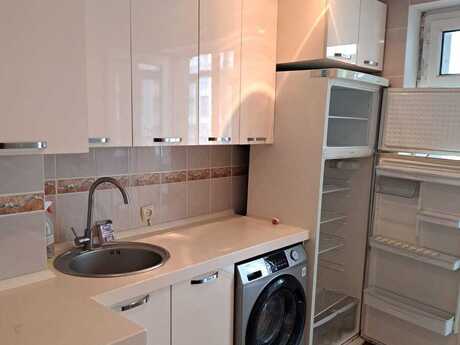 2 otaqlı köhnə tikili - 8 Noyabr m. - 55 m²