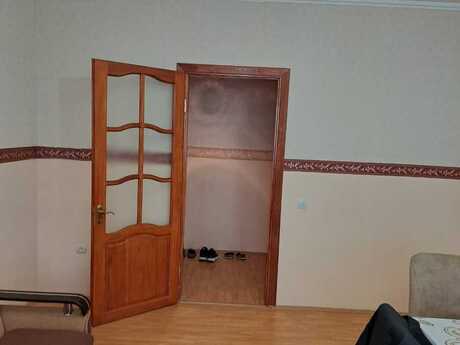 2 otaqlı köhnə tikili - 8 Noyabr m. - 55 m²