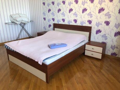 7 otaqlı həyət evi/bağ evi - Novxanı q. - 450 m²