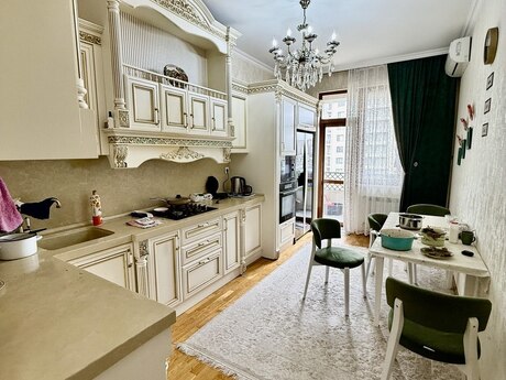 4 otaqlı yeni tikili - İnşaatçılar m. - 167 m²