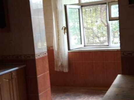 4 otaqlı köhnə tikili - 8 Noyabr m. - 110 m²