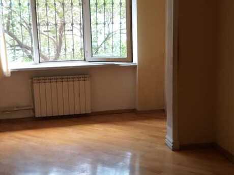 4 otaqlı köhnə tikili - 8 Noyabr m. - 110 m²