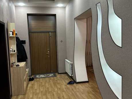 5 otaqlı həyət evi/bağ evi - Novxanı q. - 250 m²