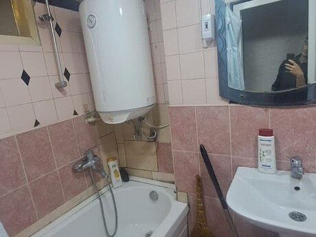 4 otaqlı köhnə tikili - Elmlər Akademiyası m. - 90 m²