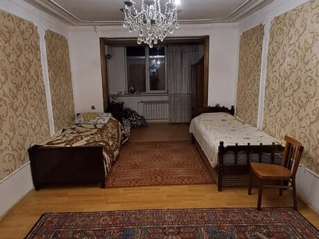4 otaqlı köhnə tikili - Elmlər Akademiyası m. - 90 m²