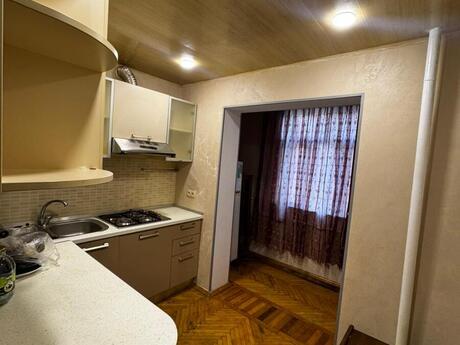 2 otaqlı köhnə tikili - Gənclik m. - 62 m²