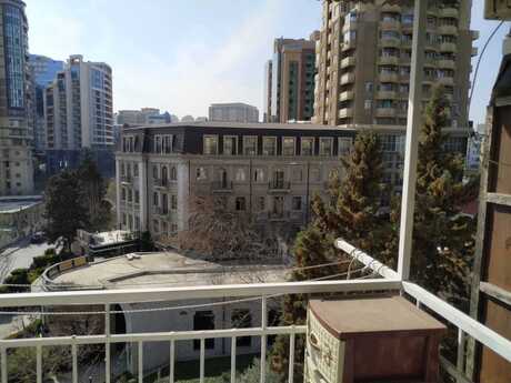 Elan №6100006 - Bakı, Nizami m., 3 otaqlı, 70 m², 5/5 mərtəbə