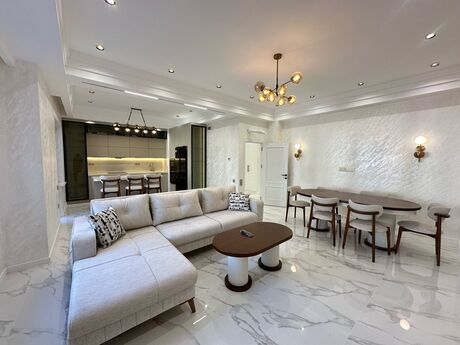 4 otaqlı yeni tikili - Ağ şəhər q. - 160 m²