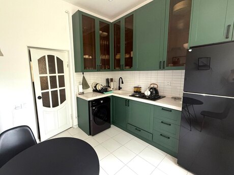 3 otaqlı köhnə tikili - Nəsimi r. - 85 m²