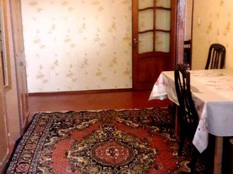 3 otaqlı köhnə tikili - 8 Noyabr m. - 65 m²