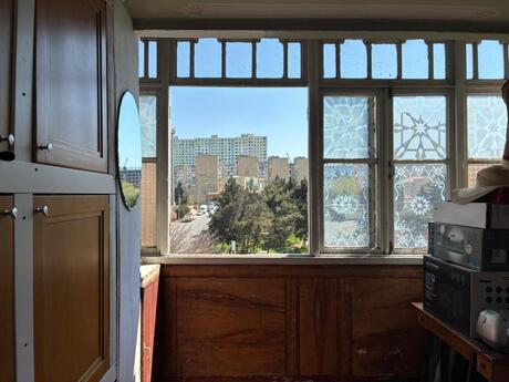 3 otaqlı köhnə tikili - Yeni Günəşli q. - 76 m²
