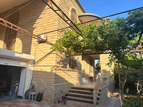 9 otaqlı həyət evi/bağ evi - Azadlıq Prospekti m. - 400 m²