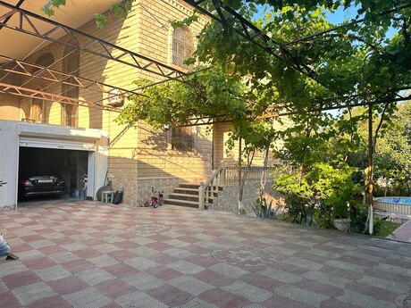 9 otaqlı həyət evi/bağ evi - Azadlıq Prospekti m. - 400 m²