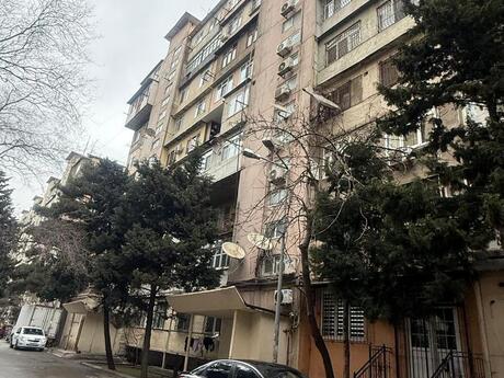 4 otaqlı köhnə tikili - Azadlıq Prospekti m. - 105 m²